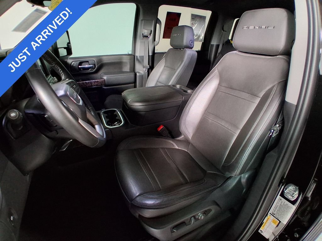 Used 2023 GMC Sierra 3500 Denali w/ Denali Ultimate Package AWD/4WD image 4