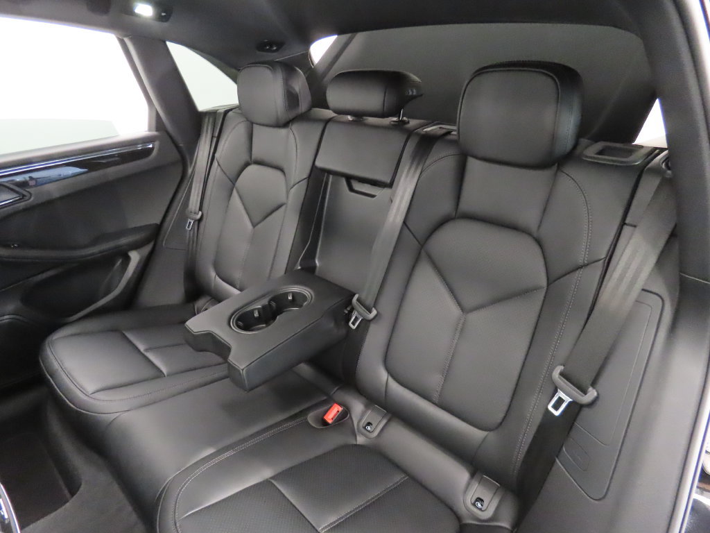 Certified 2026 Porsche Macan AWD/4WD image 43