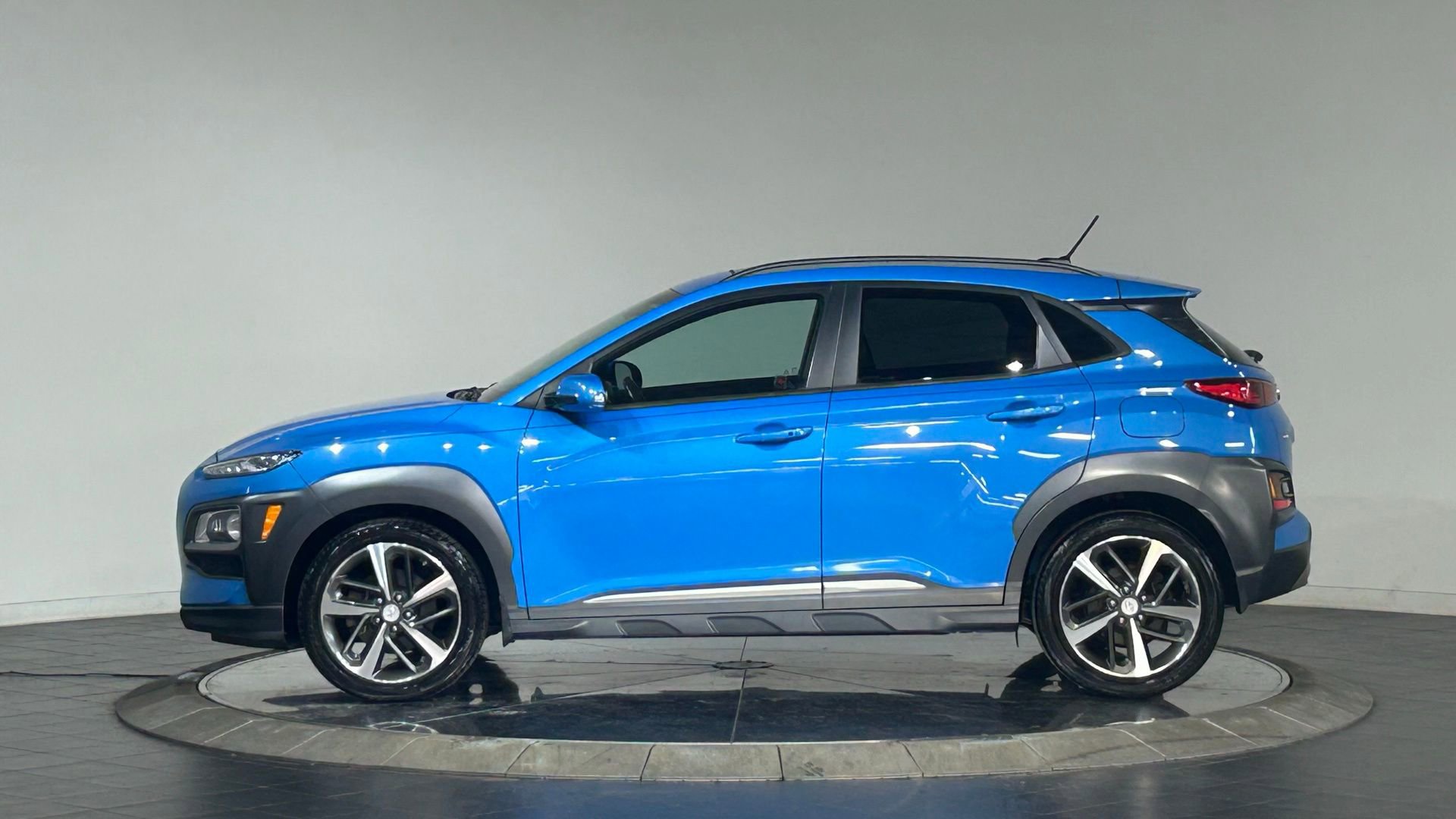 Used 2018 Hyundai Kona Limited image 6