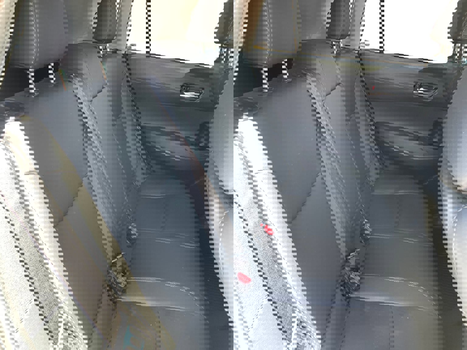 Used 2023 Toyota Corolla Cross XLE w/ Convenience Package FWD image 18