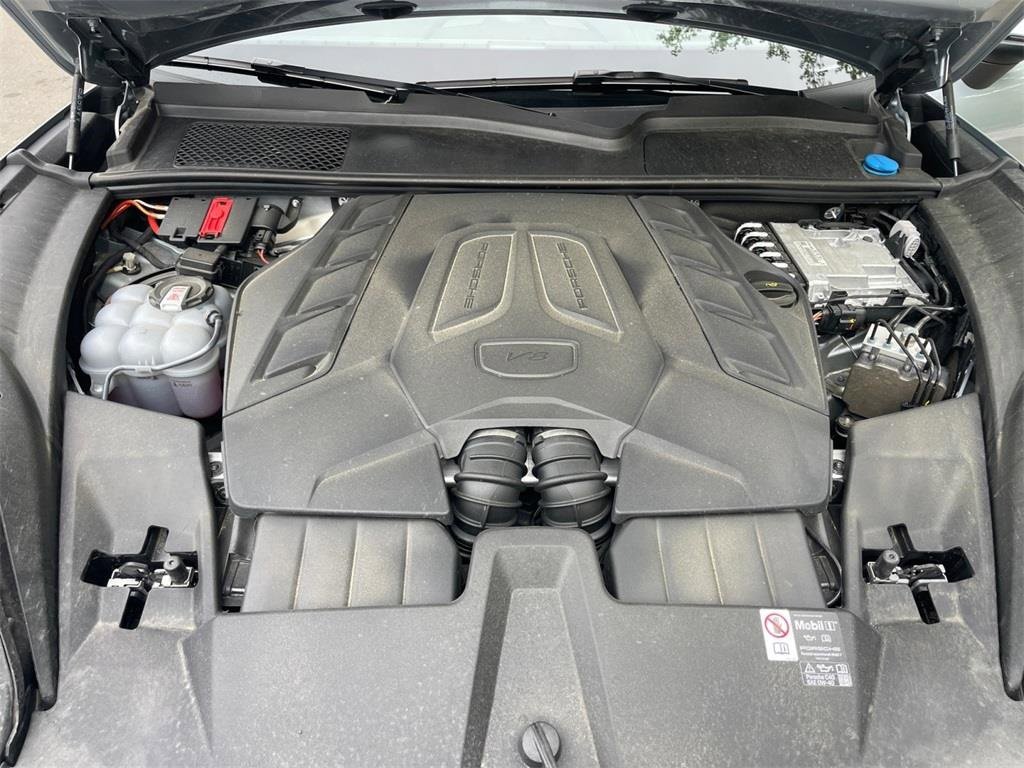 Used 2025 Porsche Cayenne S image 28