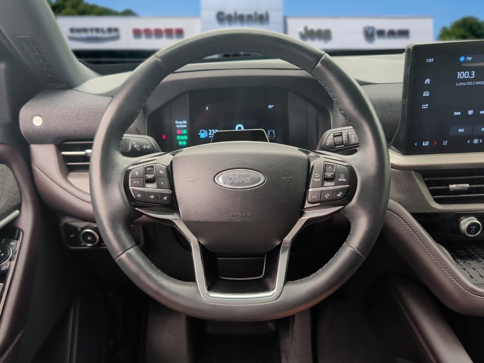 Used 2025 Ford Explorer Platinum AWD/4WD image 18