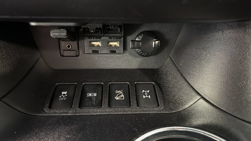 Used 2019 Toyota Highlander XLE AWD/4WD image 30