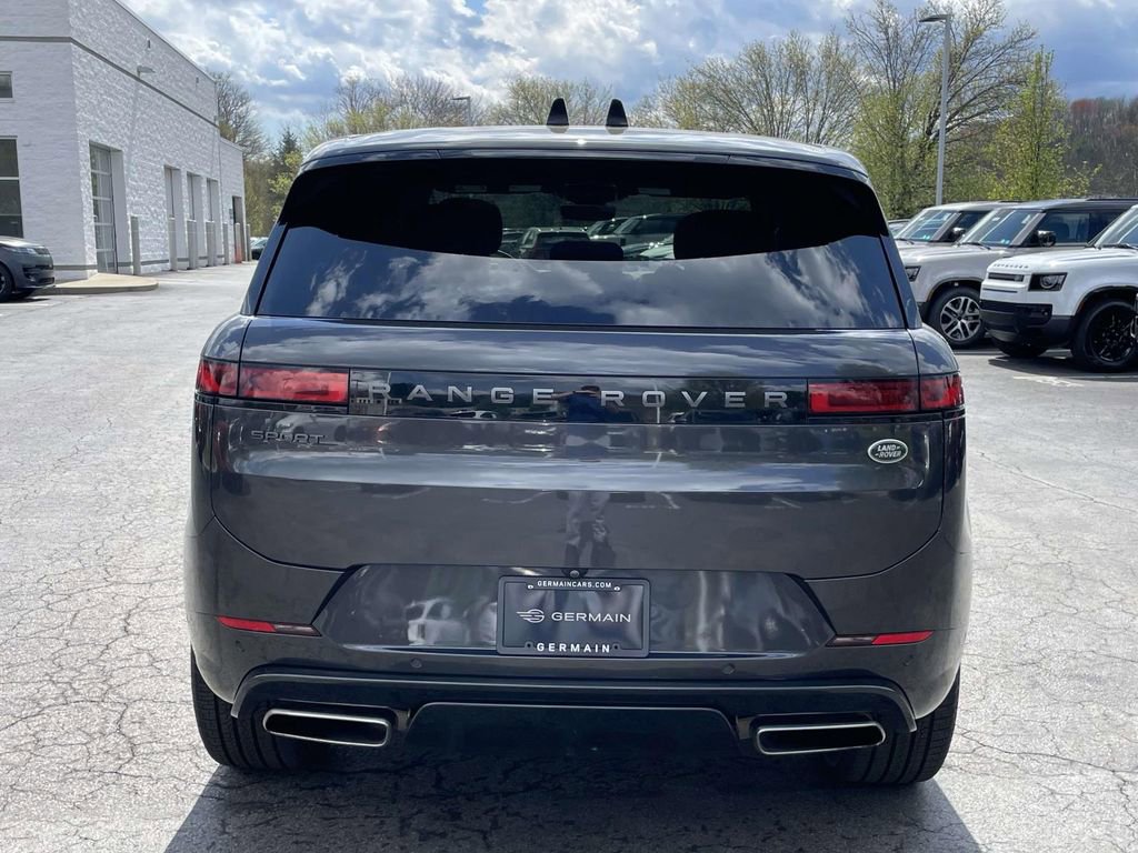 Used 2023 Land Rover Range Rover Sport SE Dynamic image 4