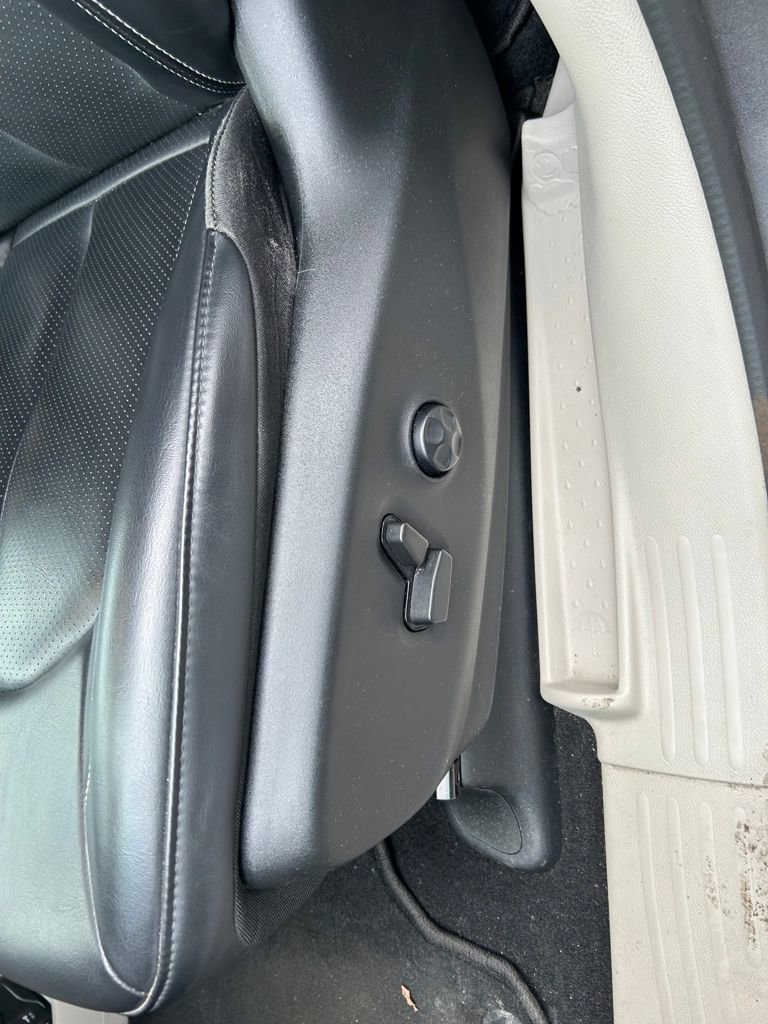 Certified 2023 Chrysler Pacifica Touring-L image 17