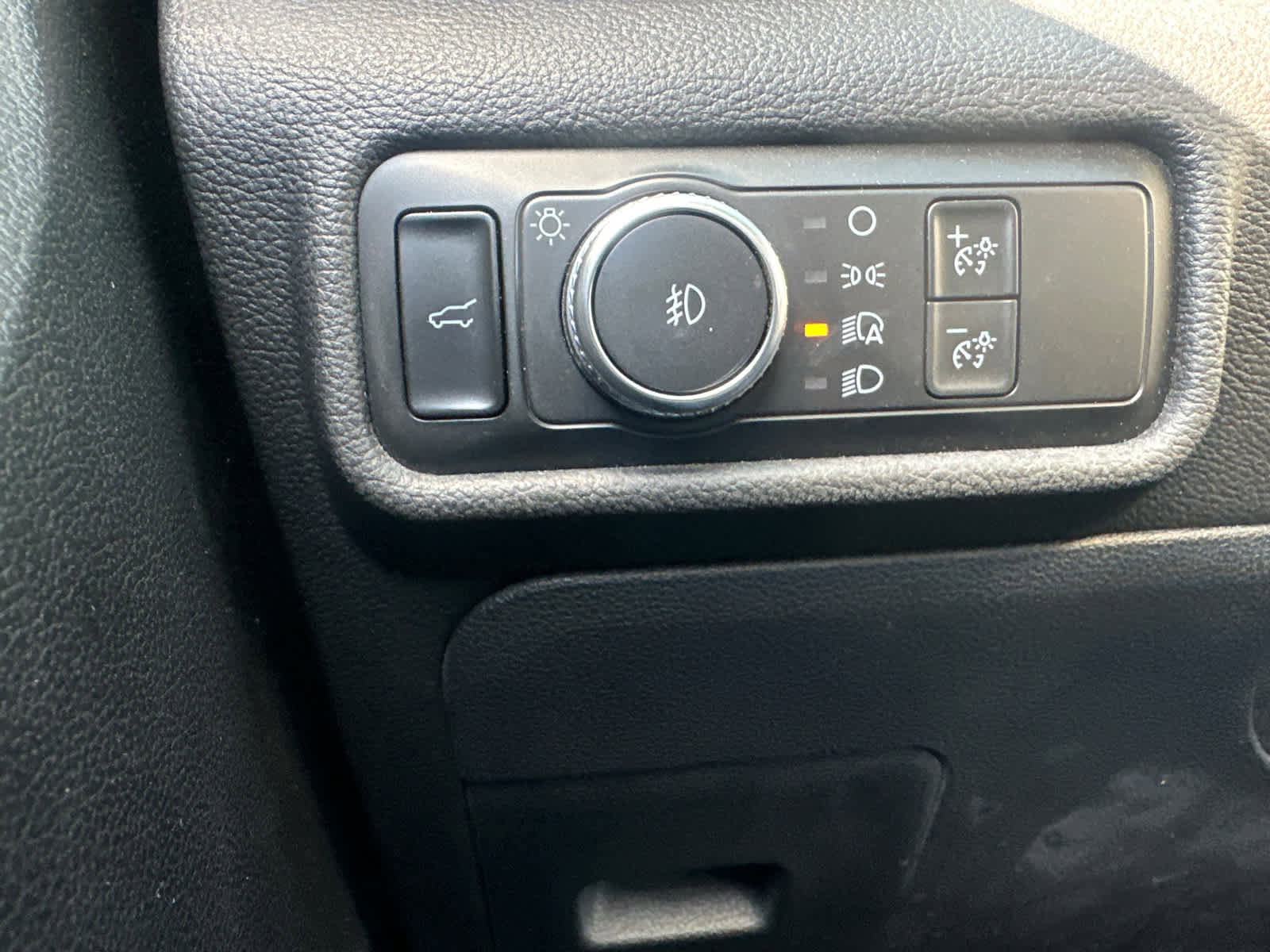 Certified 2020 Ford Explorer XLT w/ Equipment Group 202A image 24