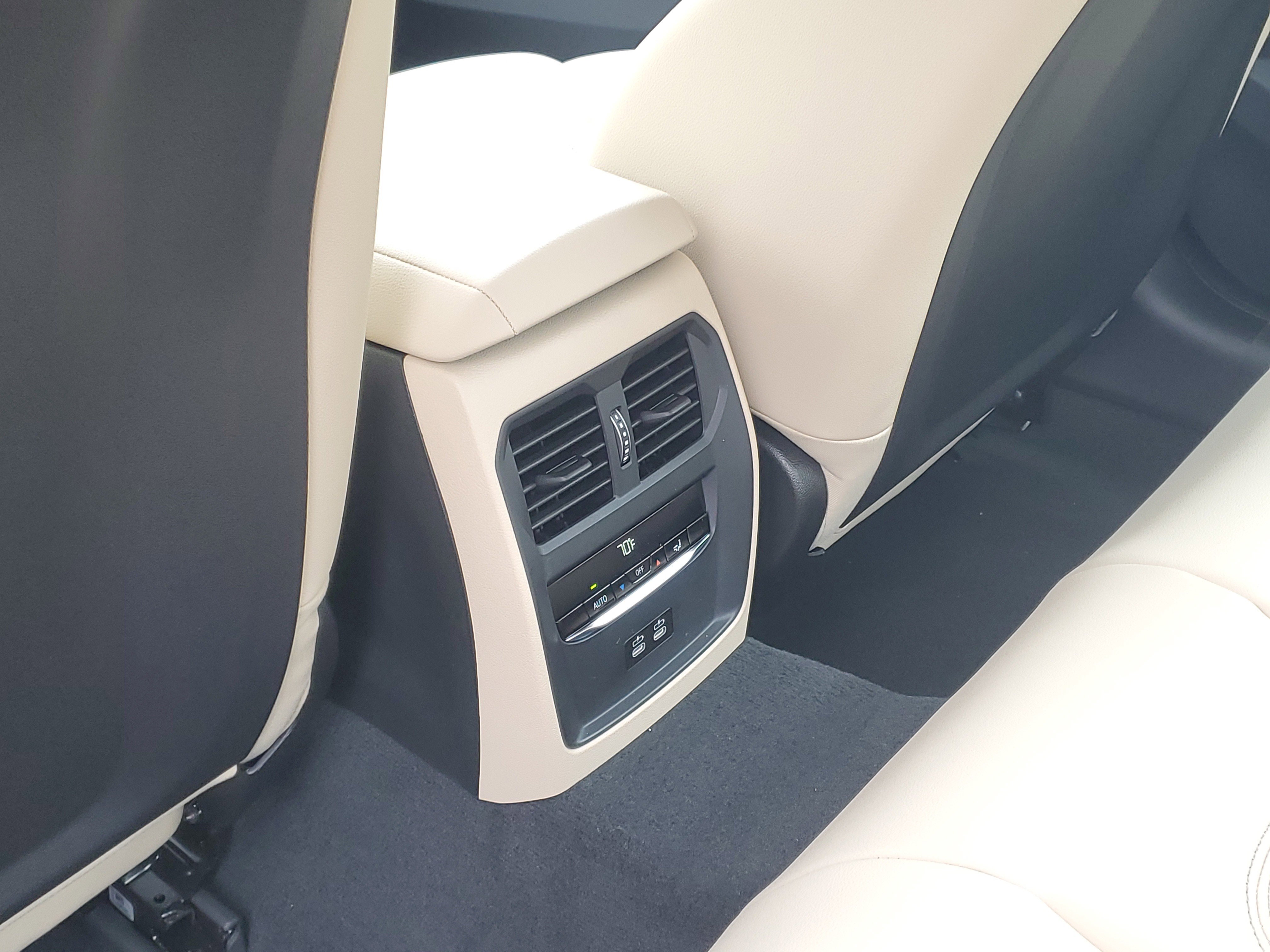 New 2026 BMW 330i xDrive Sedan w/ Premium Package image 25