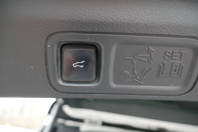 Used 2018 Ford Expedition Limited w/ Equipment Group 302A AWD/4WD image 13