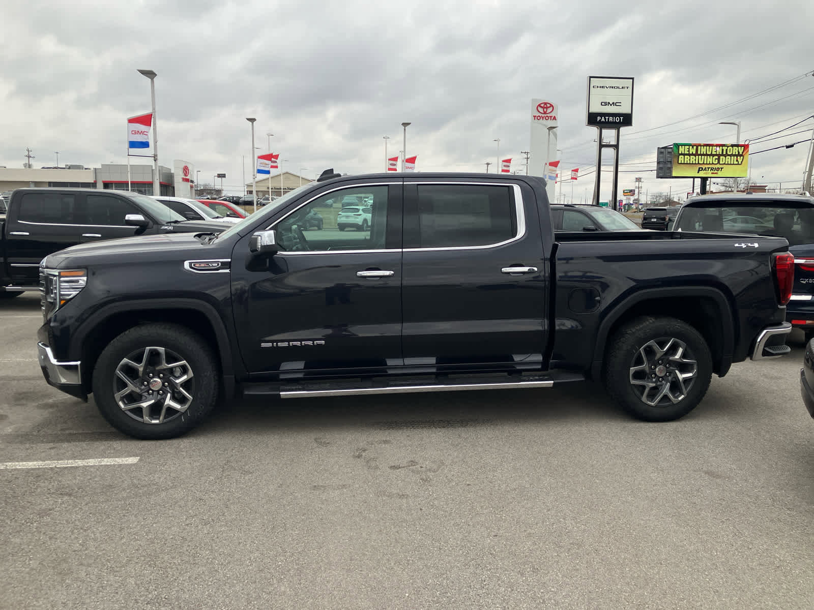 New 2026 GMC Sierra 1500 SLT w/ SLT Premium Package image 4