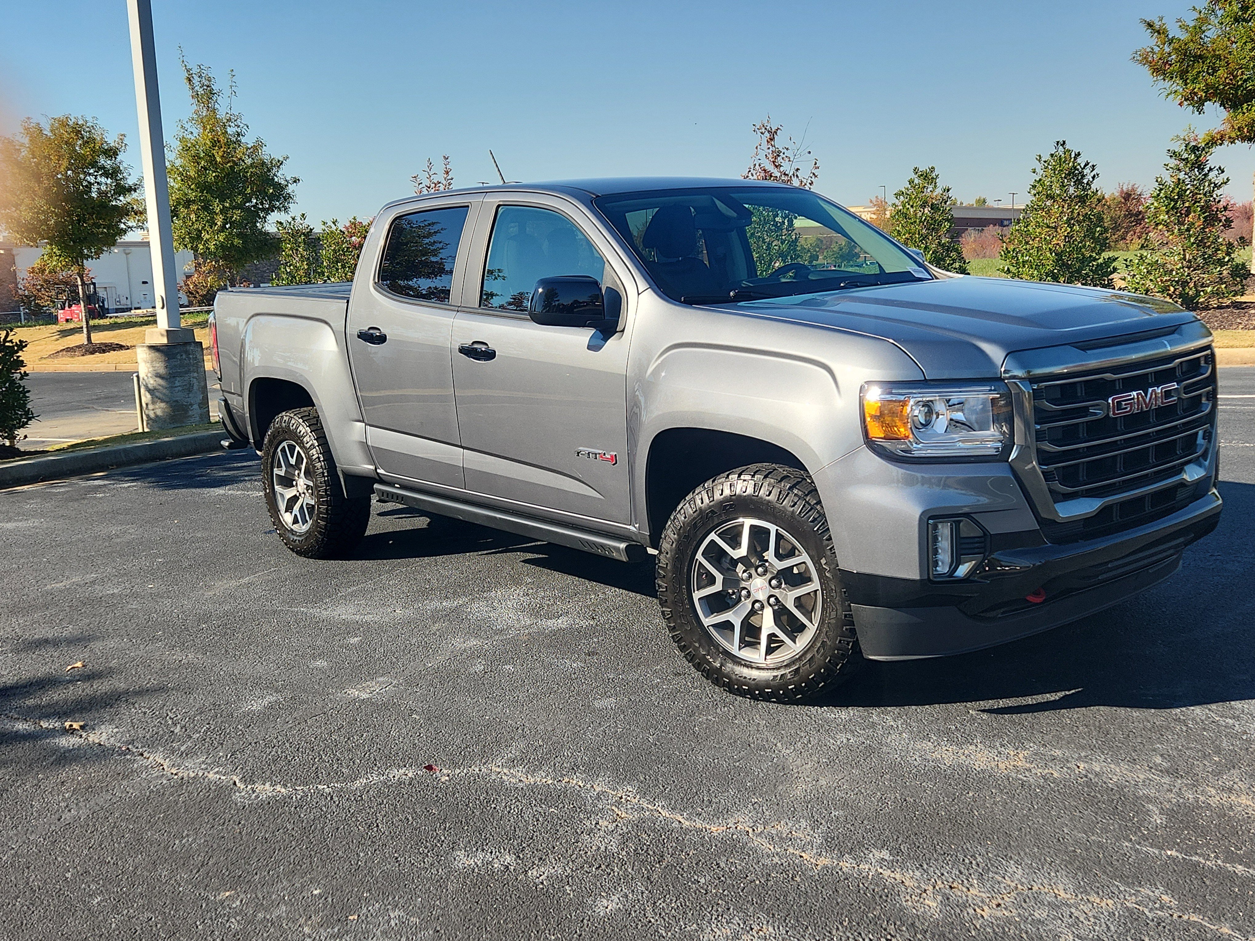 Used 2022 GMC Canyon AT4 image 2