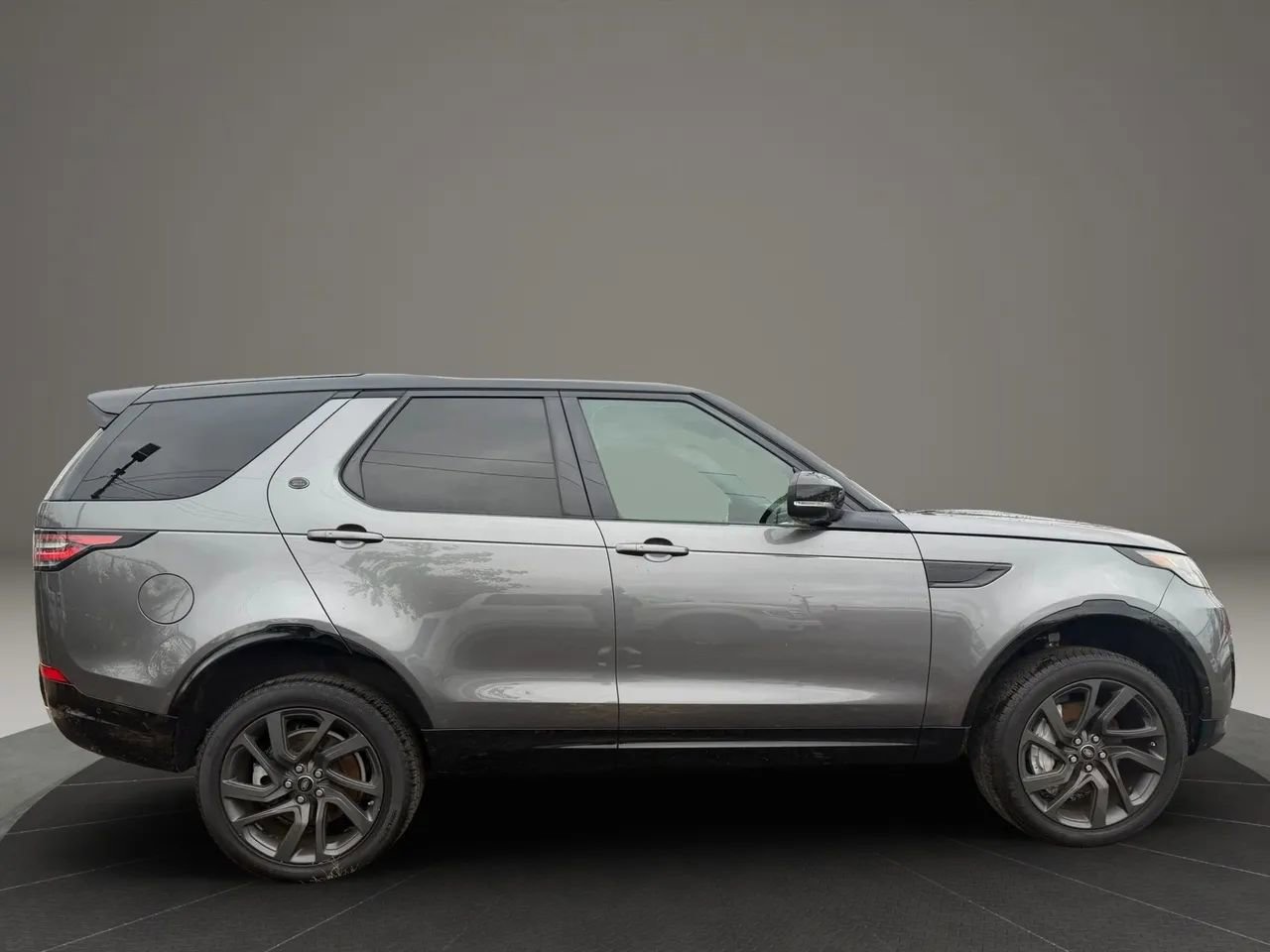 Used 2019 Land Rover Discovery HSE Luxury AWD/4WD image 4