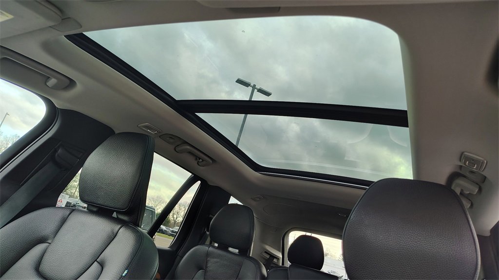 Certified 2024 Volvo XC90 T8 Plus w/ Protection Package Premier image 27