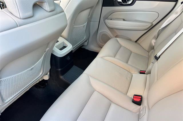 Certified 2025 Volvo XC60 T8 Plus w/ Protection Package Premier AWD/4WD image 31