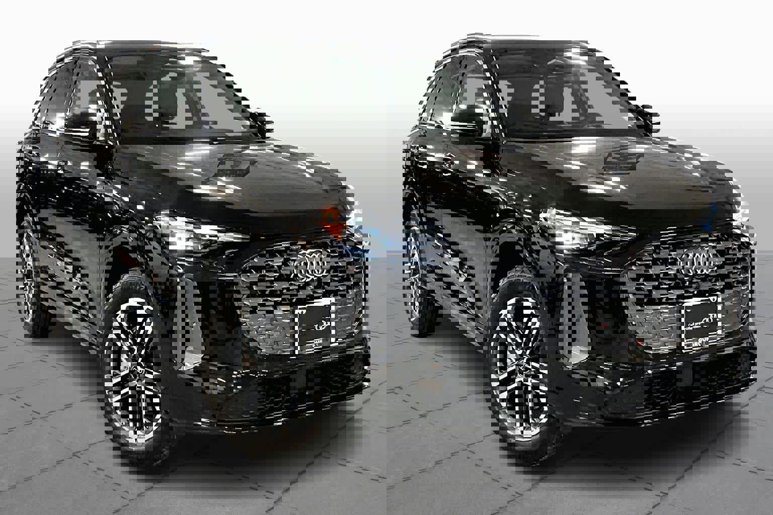 Used 2025 Audi Q5 Premium w/ Convenience Package image 3