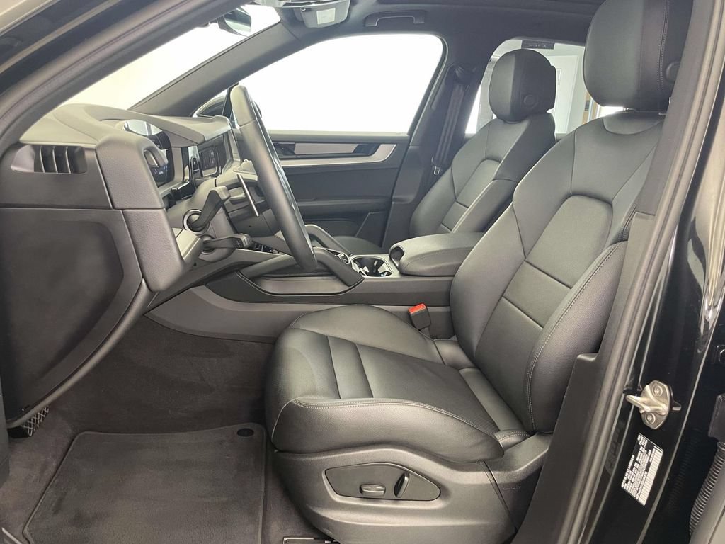 Certified 2025 Porsche Cayenne AWD/4WD image 5