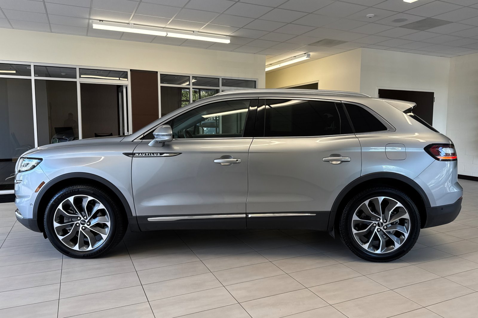 Used 2023 Lincoln Nautilus Reserve w/ Equipment Group 201A AWD/4WD image 7