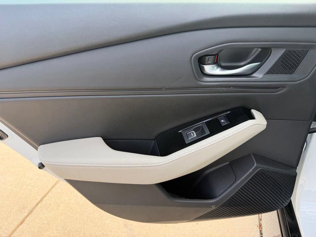 Used 2023 Honda Accord Touring image 12