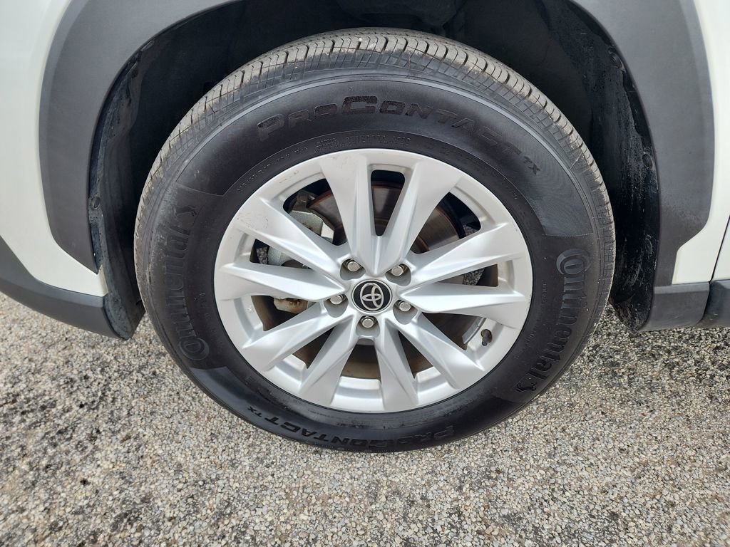 Used 2023 Toyota Corolla Cross LE image 11