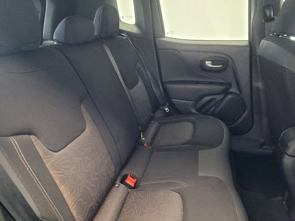 Used 2023 Jeep Renegade Latitude AWD/4WD image 19