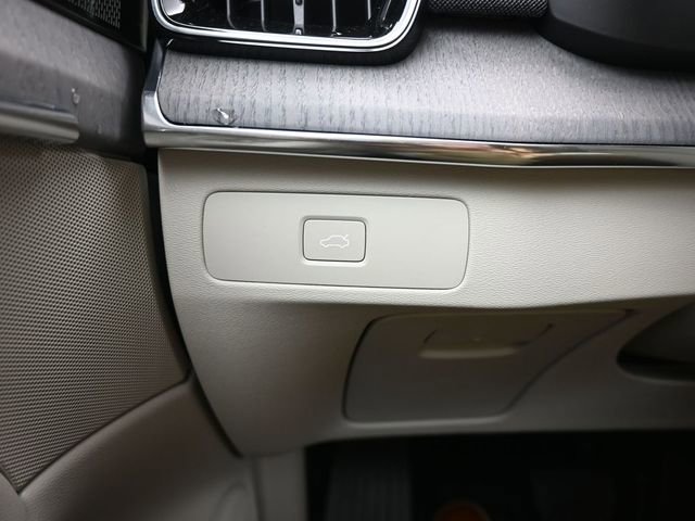 New 2026 Volvo XC90 B6 Ultra w/ Protection Package image 28