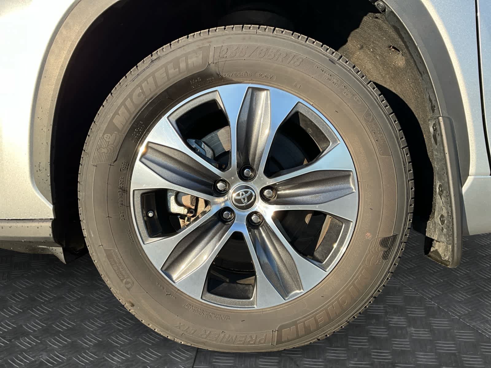 Used 2024 Toyota Highlander XLE AWD/4WD image 14