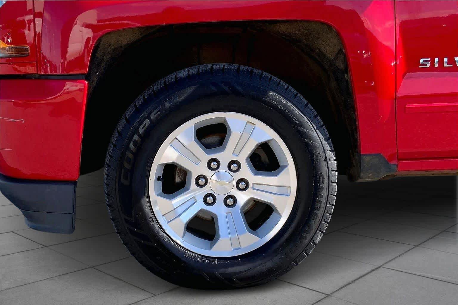 Used 2018 Chevrolet Silverado 1500 LT w/ All Star Edition image 11