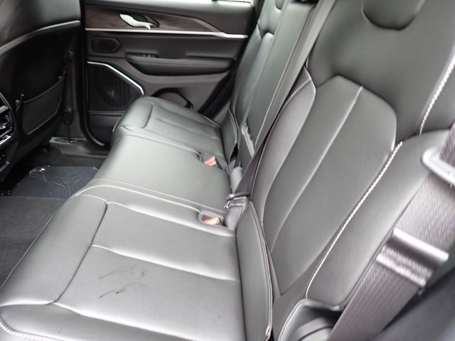 New 2025 Jeep Grand Cherokee Limited w/ Black Appearance Package image 13