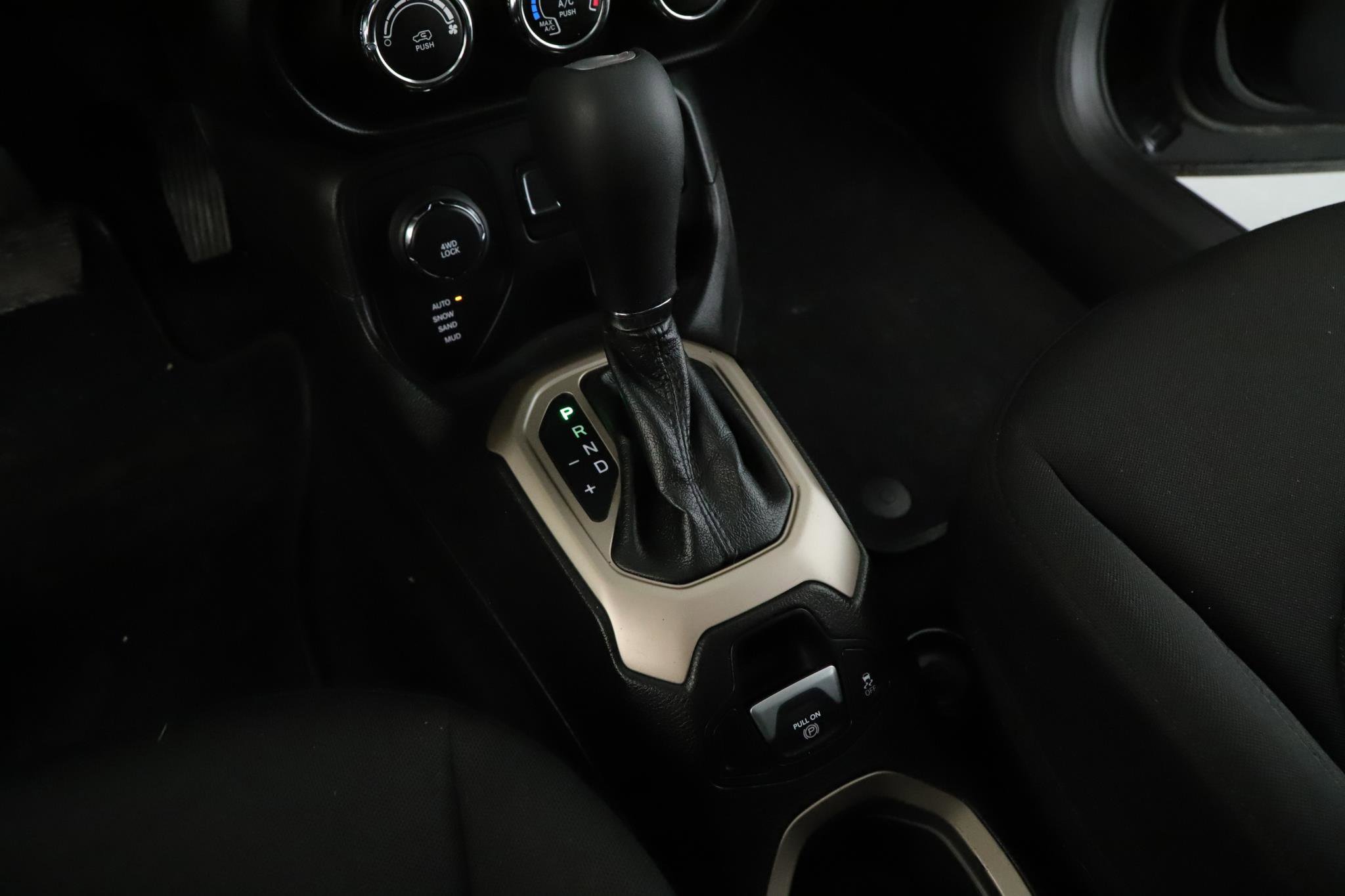 Used 2017 Jeep Renegade Latitude image 15