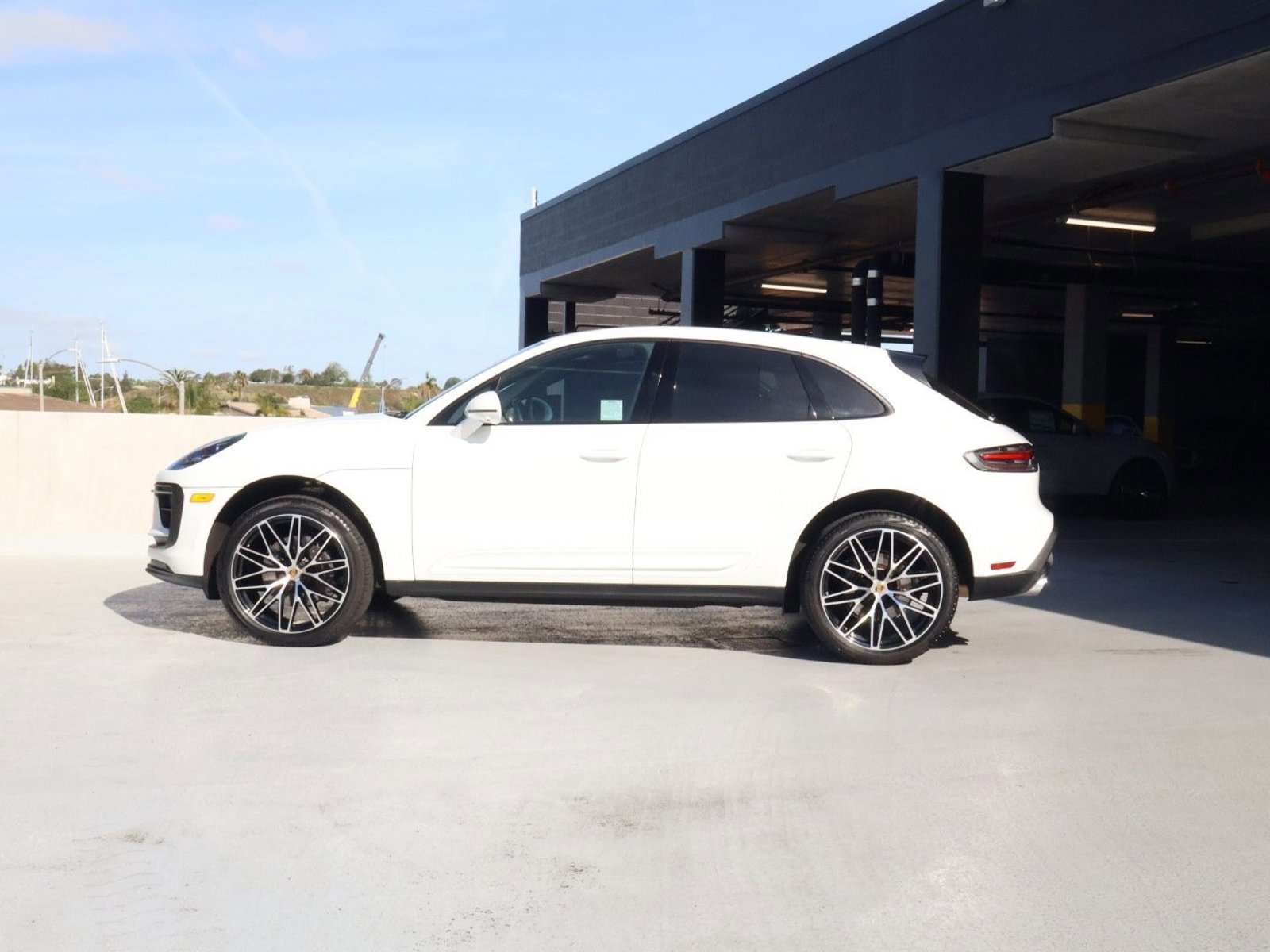 Certified 2025 Porsche Macan image 2