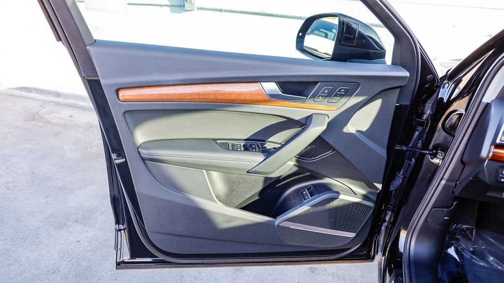 Used 2021 Audi Q5 e Premium Plus w/ Premium Plus Package image 22