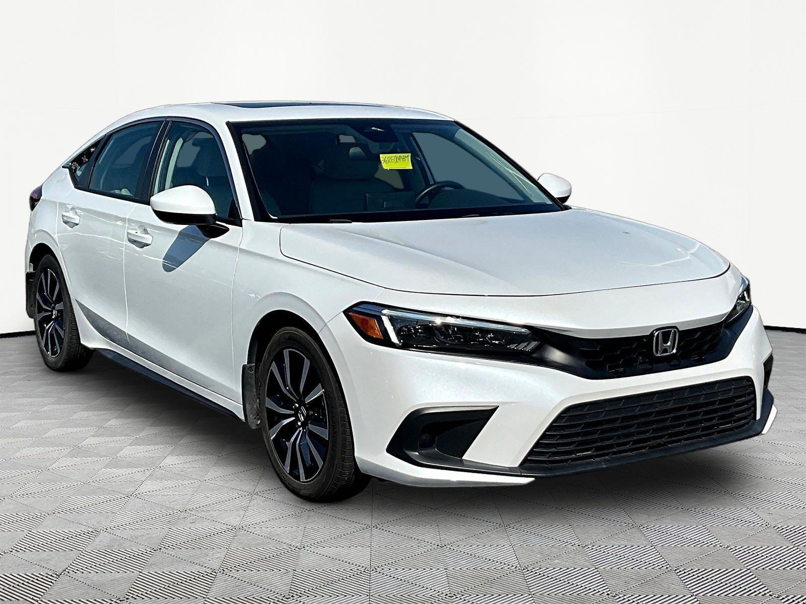 Used 2024 Honda Civic EX-L image 3