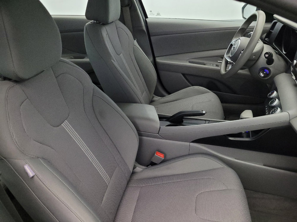 Used 2022 Hyundai Elantra SE w/ Preferred Accessory Package image 21
