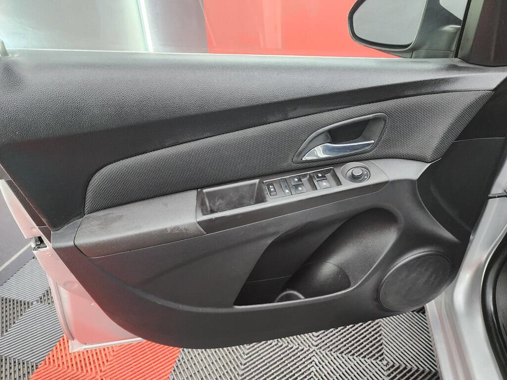 Used 2015 Chevrolet Cruze LTZ image 7