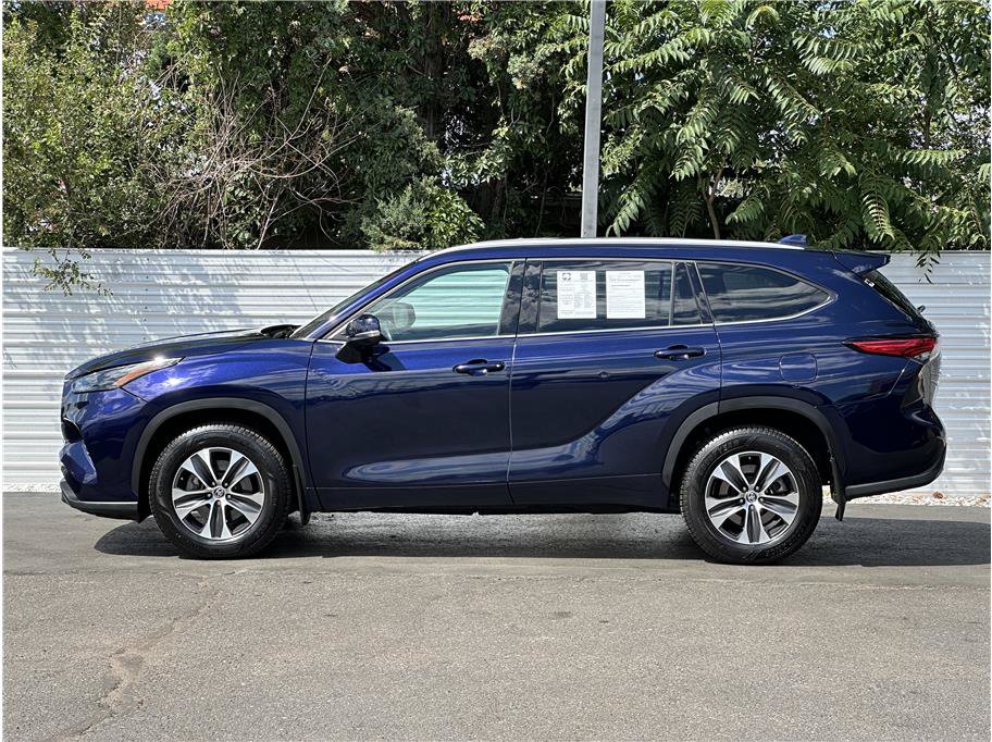 Used 2022 Toyota Highlander XLE AWD/4WD image 13