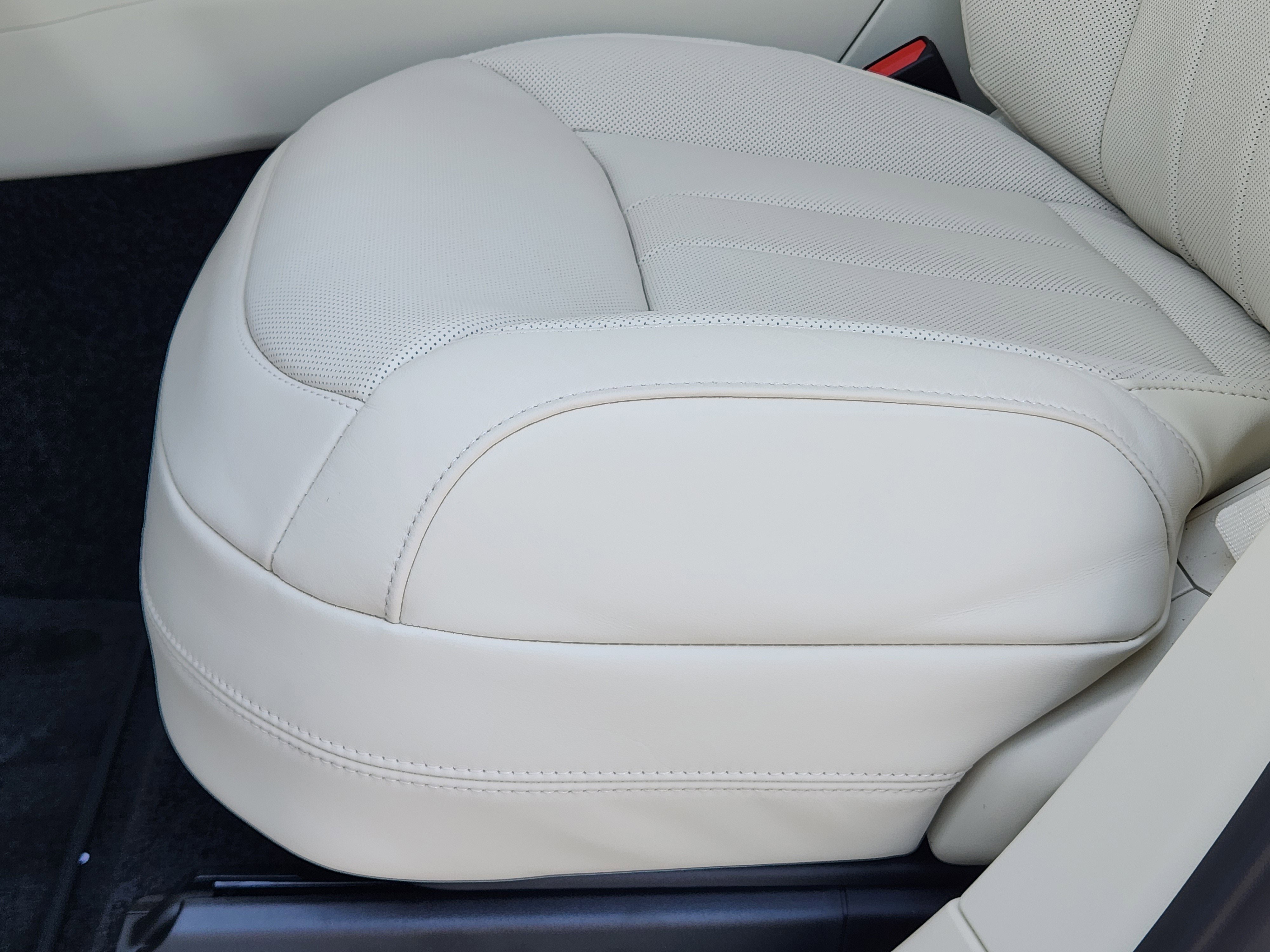 New 2026 Land Rover Range Rover SE image 24