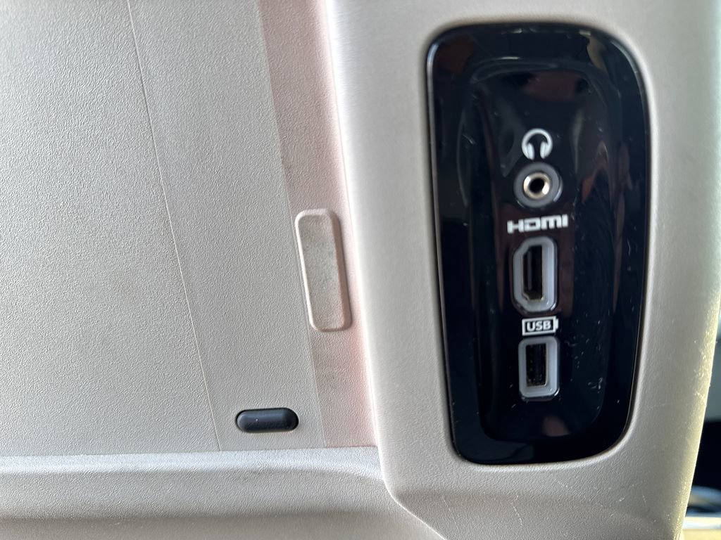 Used 2017 Chrysler Pacifica Platinum image 39