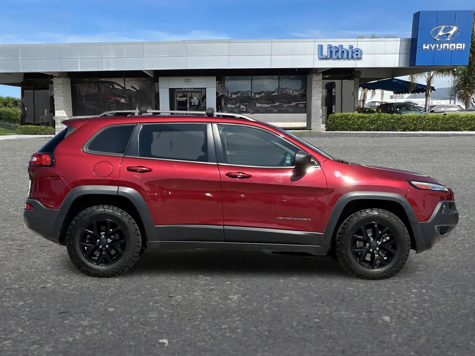 Used 2017 Jeep Cherokee Trailhawk w/ Comfort/Convenience Group AWD/4WD image 9