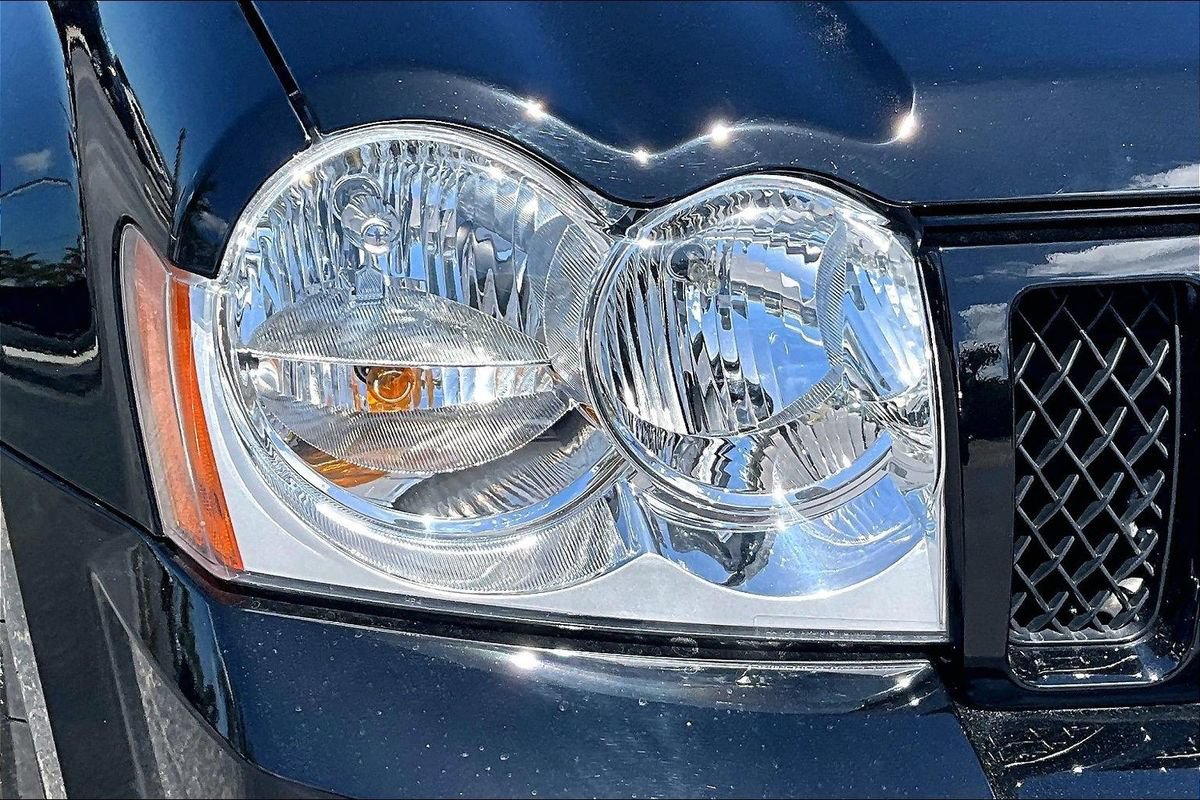 Used 2006 Jeep Grand Cherokee SRT8 w/ SRT Option Group I AWD/4WD image 32