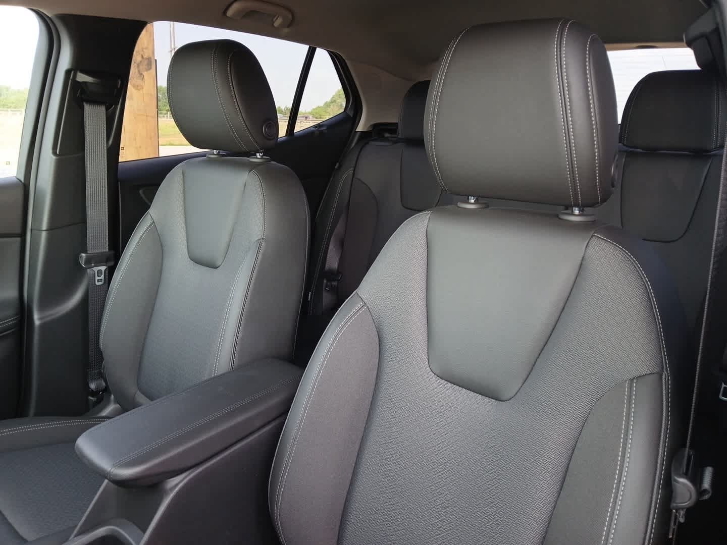 Used 2025 Buick Encore GX Preferred w/ Comfort Package AWD/4WD image 16