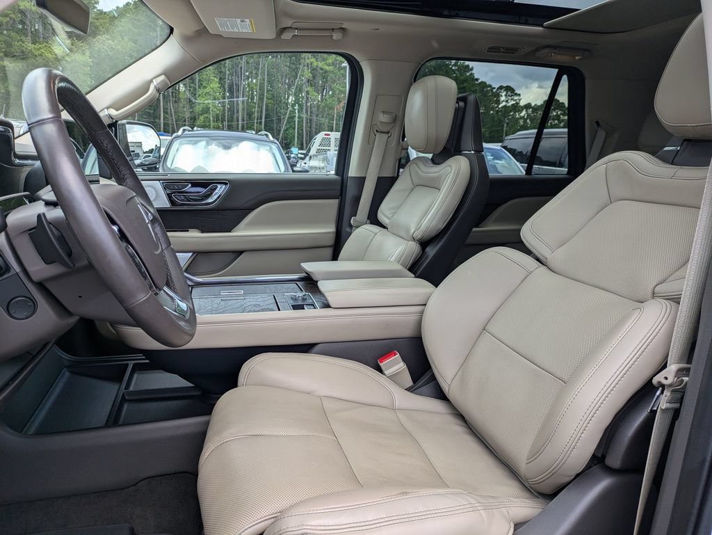 Certified 2022 Lincoln Navigator Reserve AWD/4WD image 15