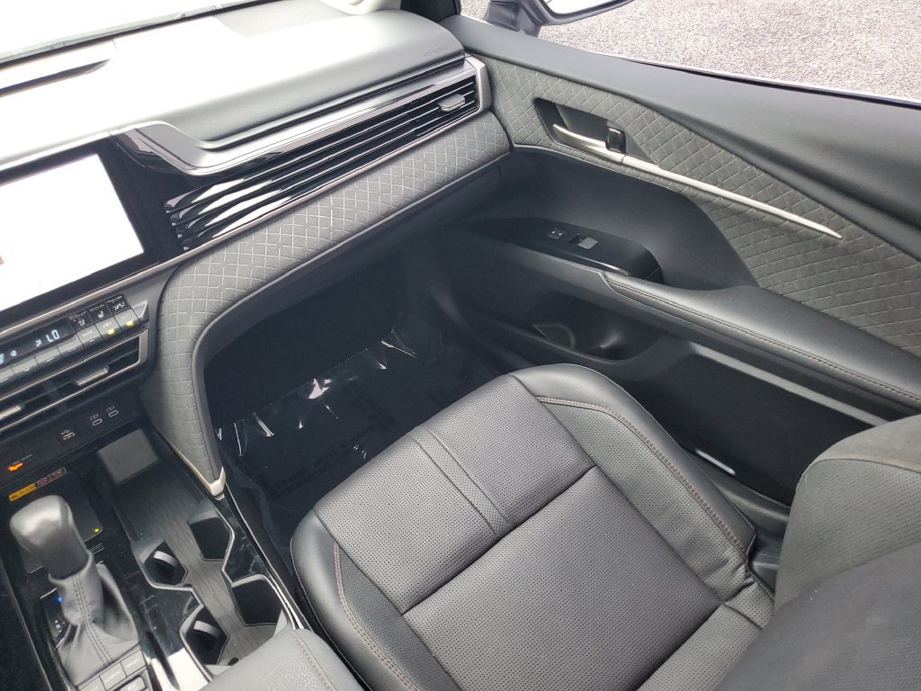 Used 2025 Toyota Camry XLE w/ Premium Plus Package FWD image 27
