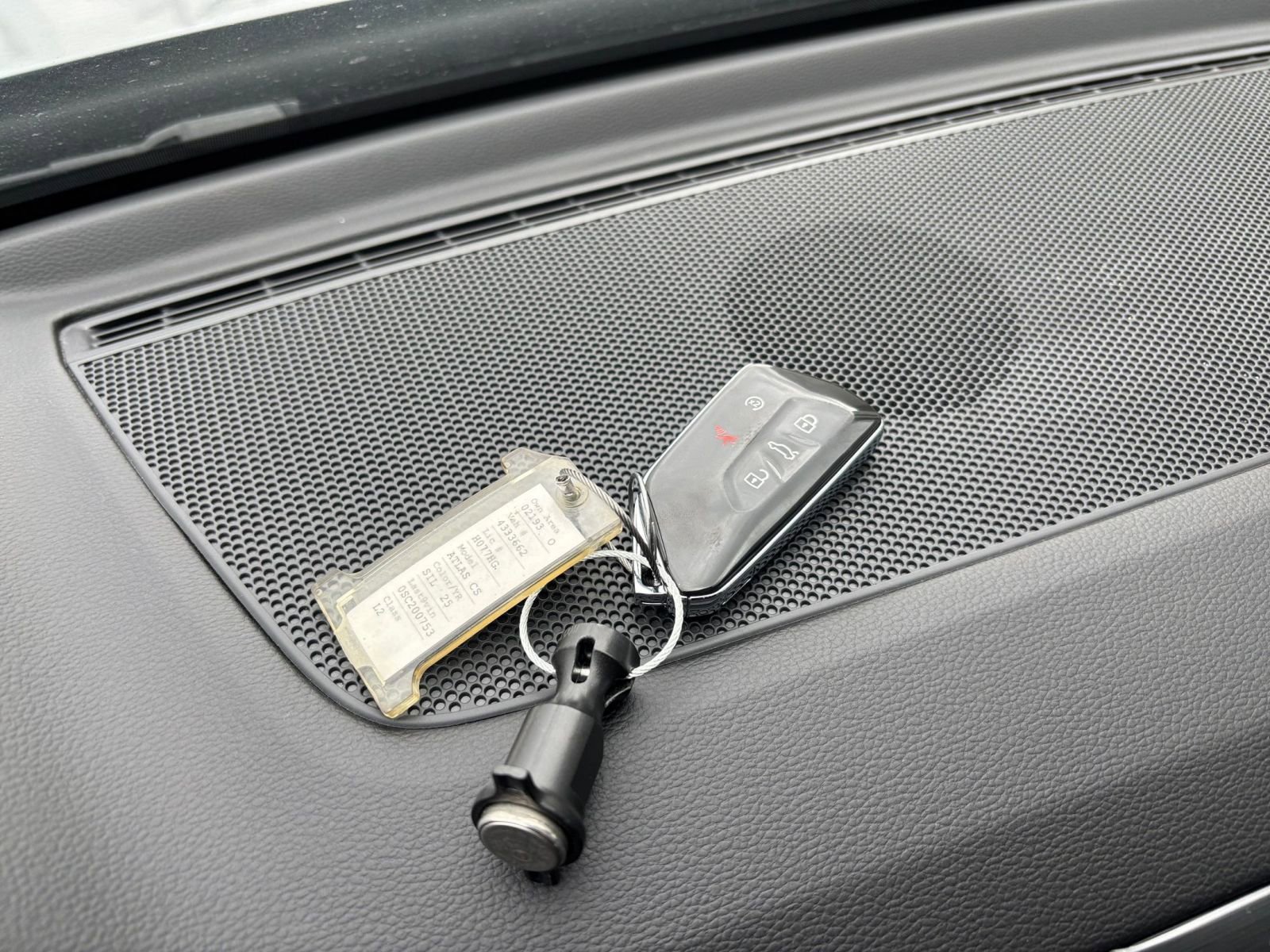 Used 2025 Volkswagen Atlas Cross Sport SE image 21