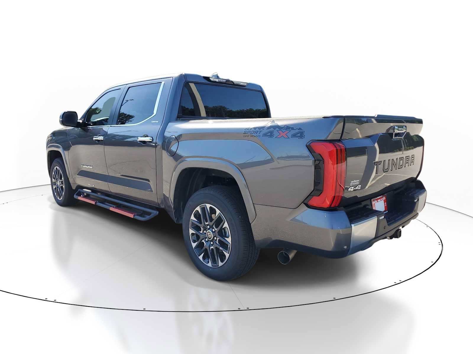 Used 2024 Toyota Tundra Limited w/ Power Package AWD/4WD image 4