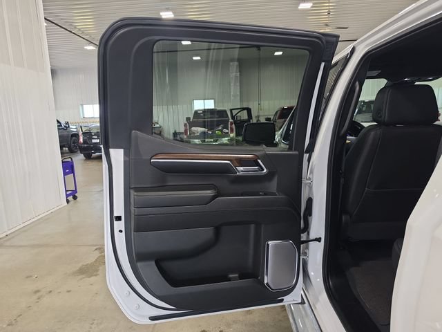 Used 2024 Chevrolet Silverado 1500 High Country w/ Technology Package AWD/4WD image 24