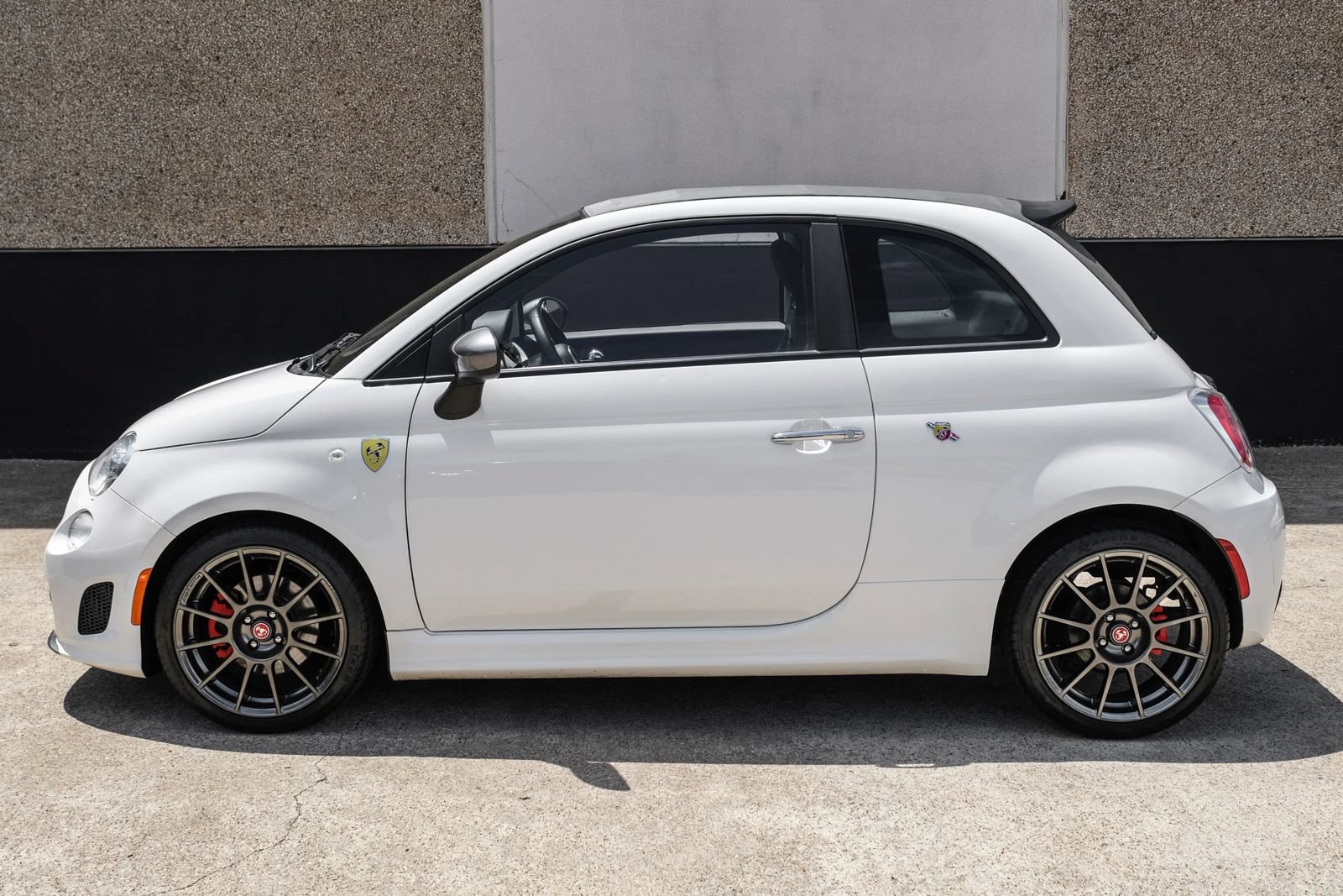 Used 2013 FIAT 500 Abarth w/ Comfort/Convenience Group FWD image 10