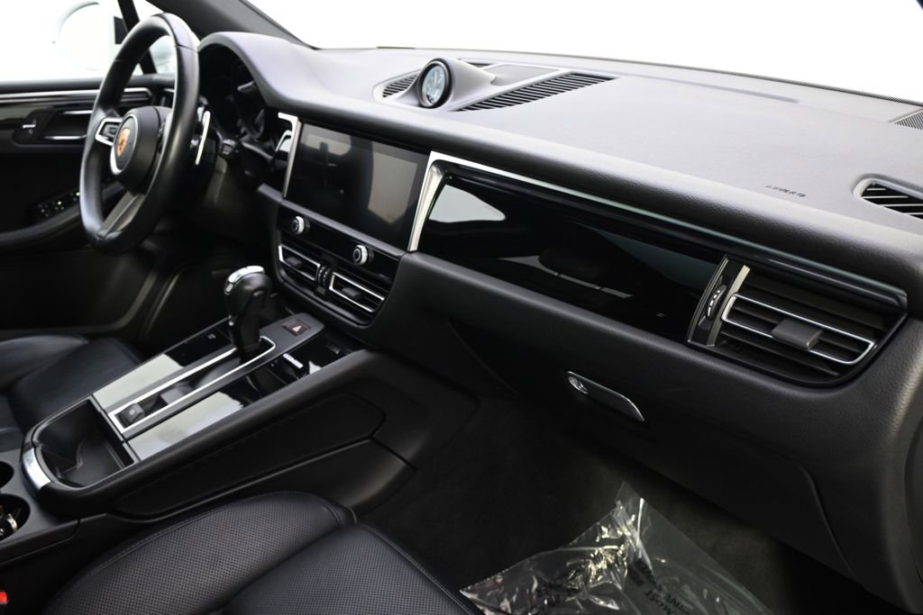 Used 2022 Porsche Macan AWD/4WD image 15