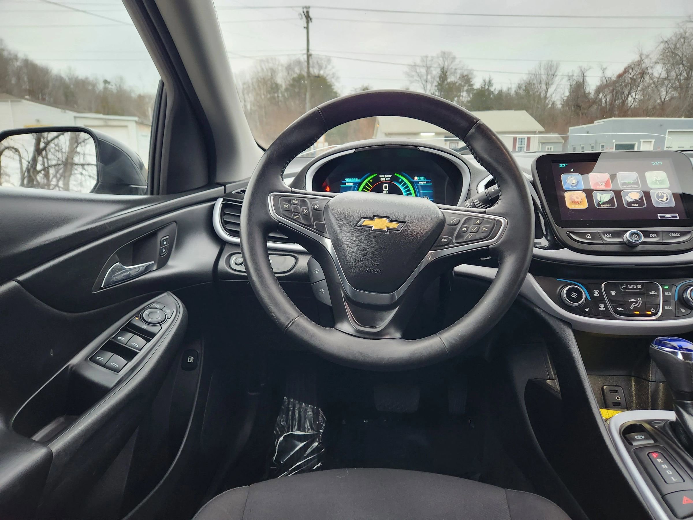 Used 2017 Chevrolet Volt LT w/ Comfort Package image 28