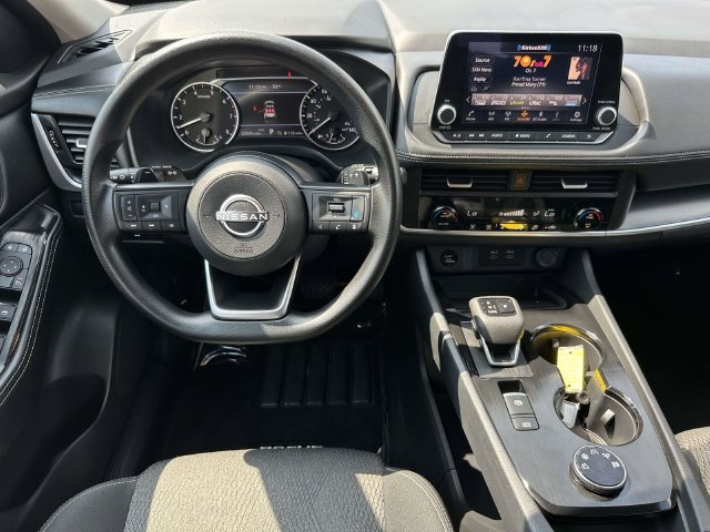 Used 2024 Nissan Rogue SV AWD/4WD image 2