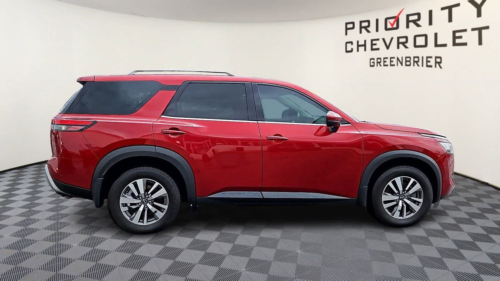 Used 2023 Nissan Pathfinder SL w/ Lighting Package (N92) AWD/4WD image 9