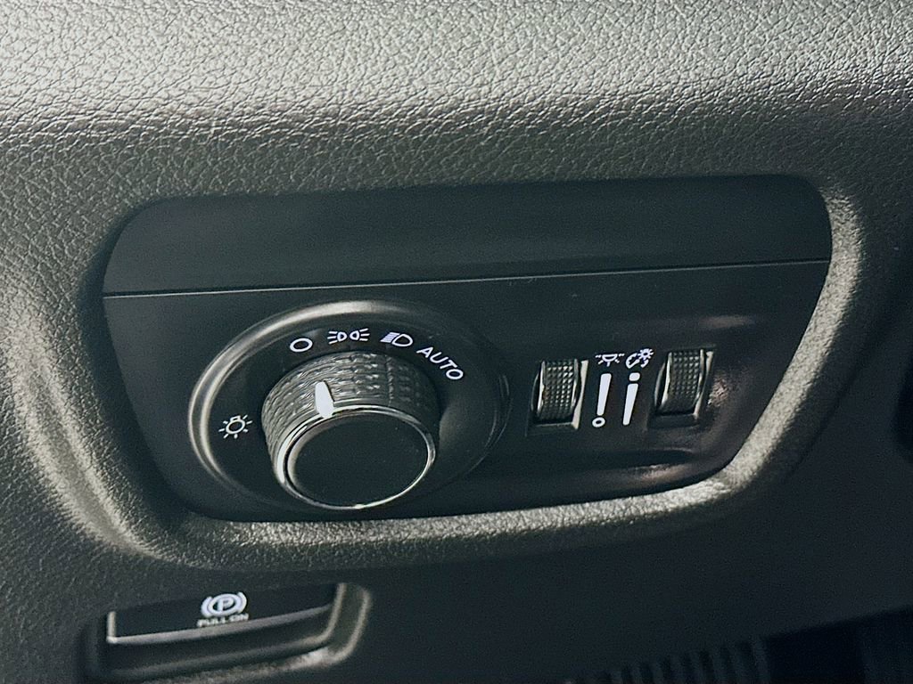 Certified 2024 Jeep Grand Cherokee Altitude image 18